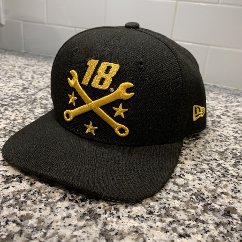 Kyle Busch 18 Hat Cap Snap Back Mens One Size Black NASCAR Racing M&M's New Era